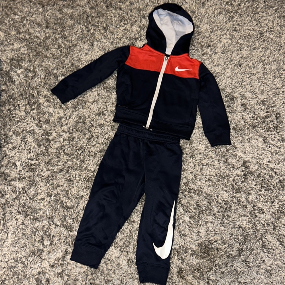 🤩 (3 total) NIKE MATCHING PANTS SUITS 🤩